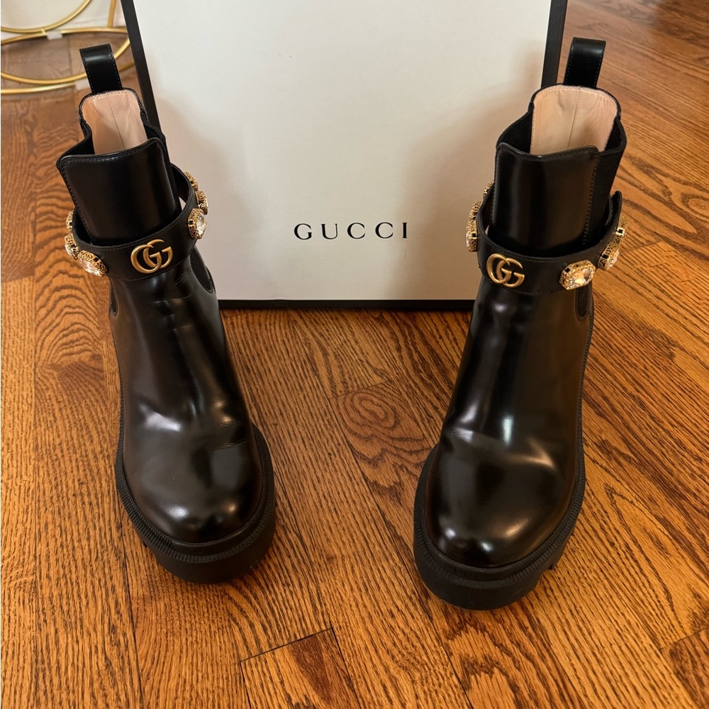 Lightly worn size 10 or 40 Gucci Chelsea Combat Boots